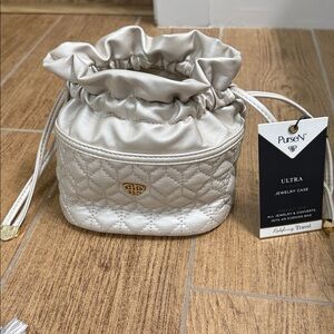 NWT PURSEN ultra jewelry case in metallic cream